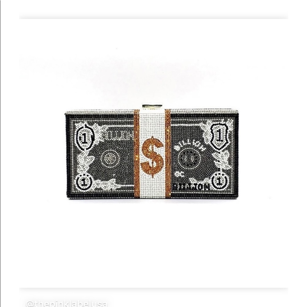 BILLION DOLLAR CLUTCH 🤍